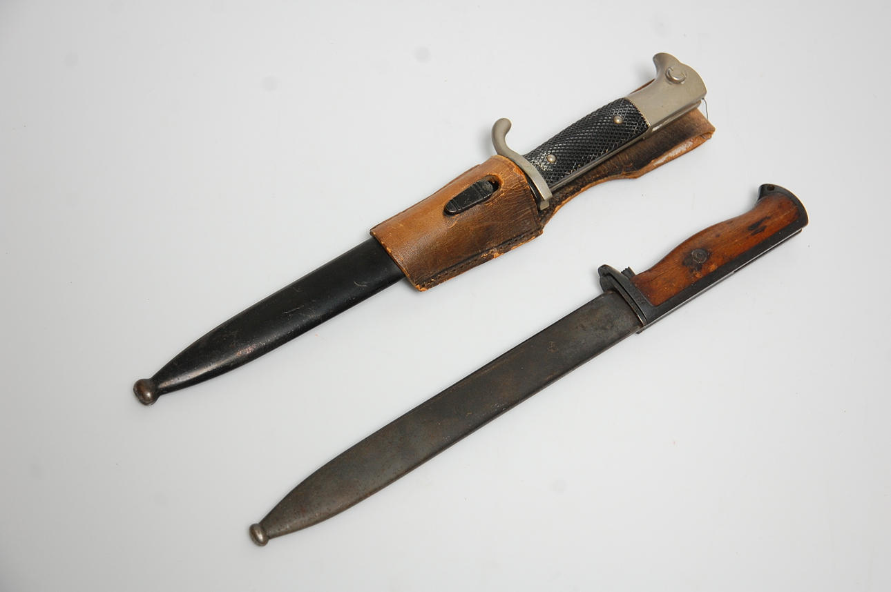 BAJONETTER, 2 st, Norge Kongsberg 1914, Tyskland 1950-tal.