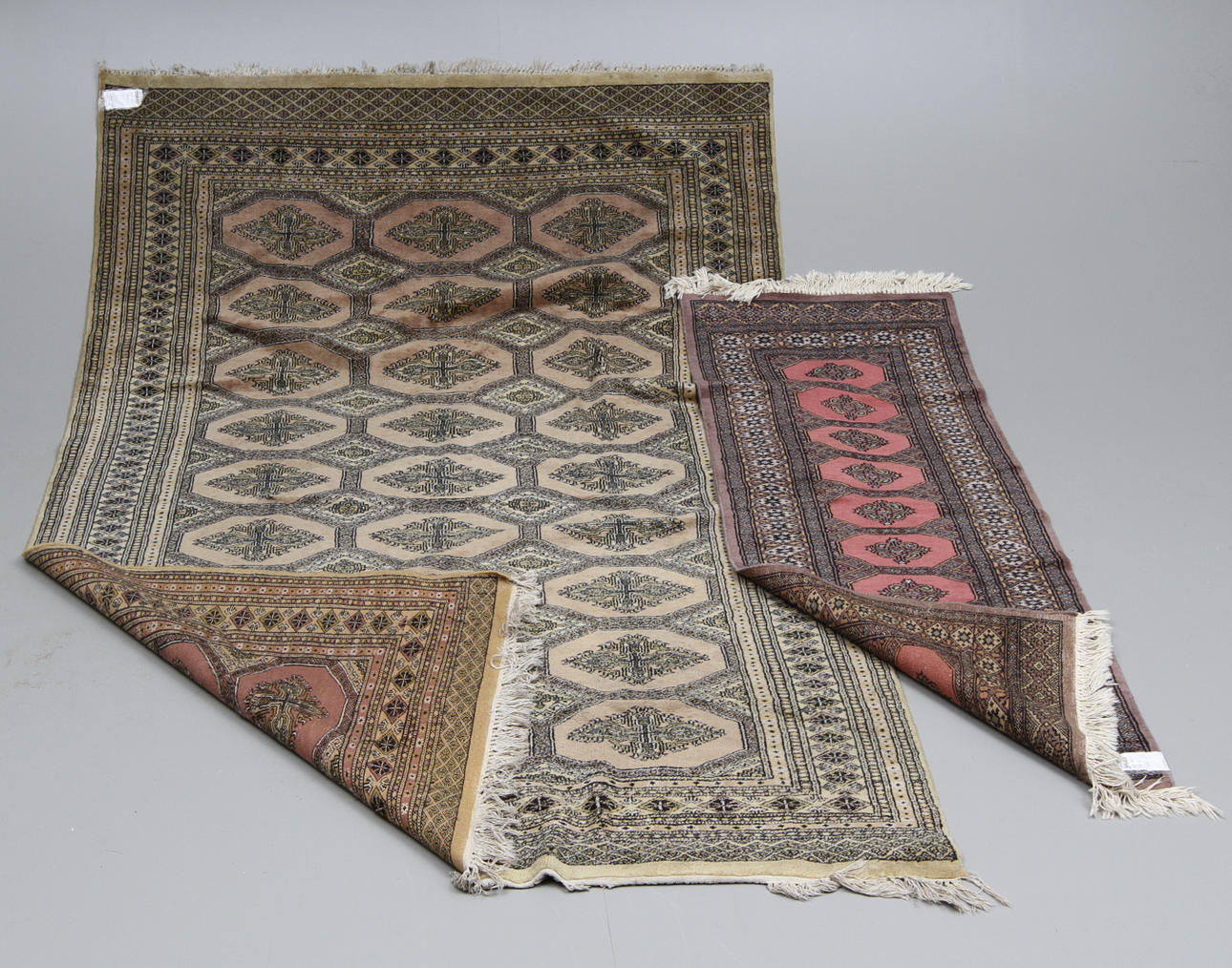 ORIENTMATTOR, 2 st, Bochara, 156x244 cm samt 62x166 cm.