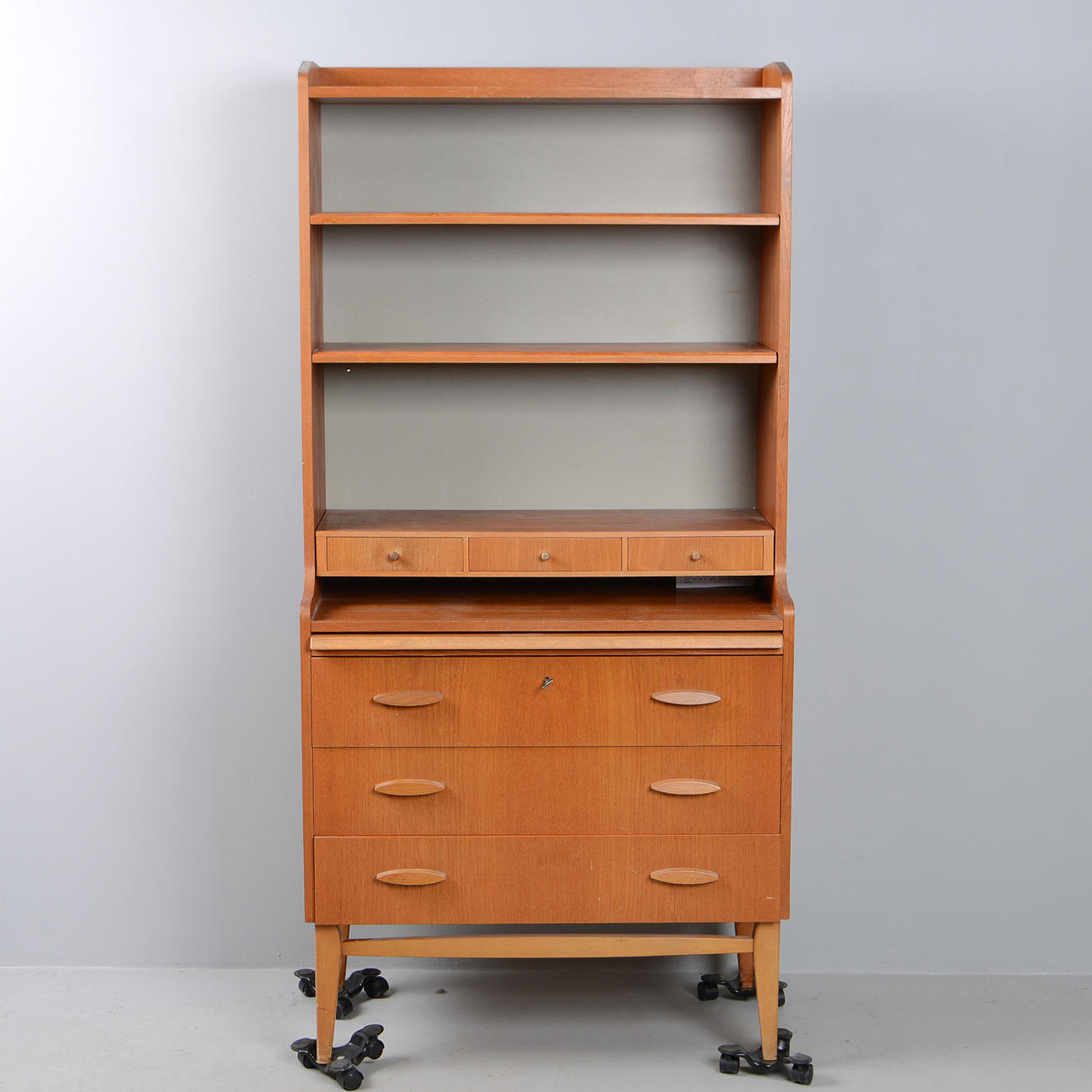 BOOKSHELF, teak, 1950s/60s.