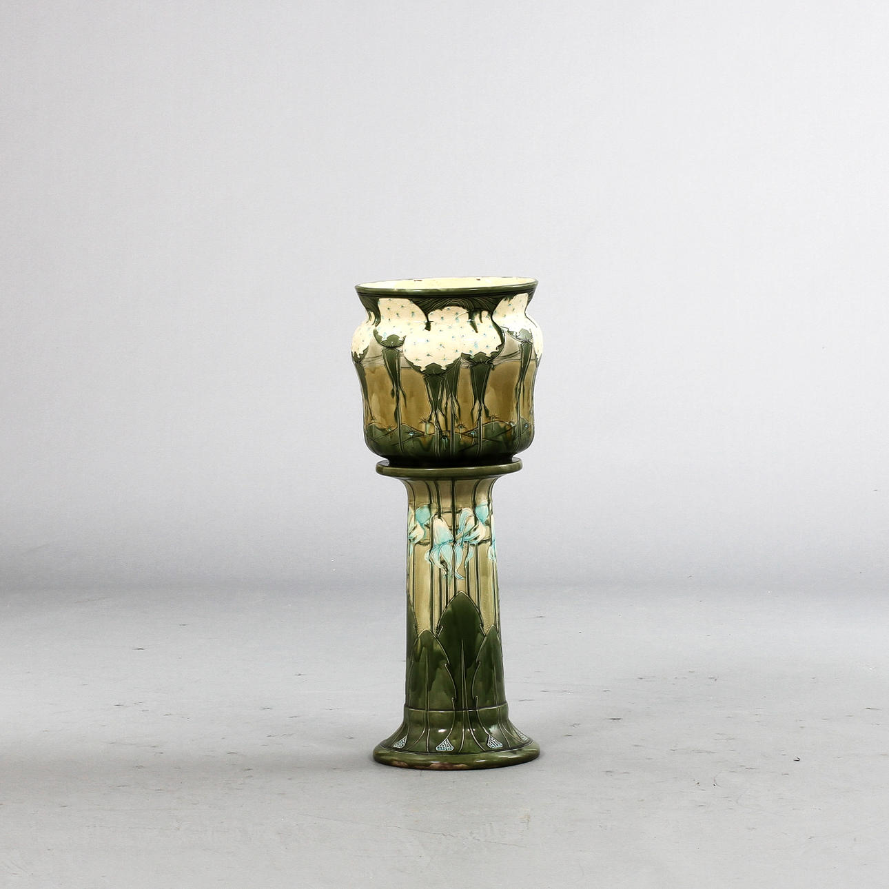 PIEDESTAL med YTTERFODER, porslin, Minton, England.