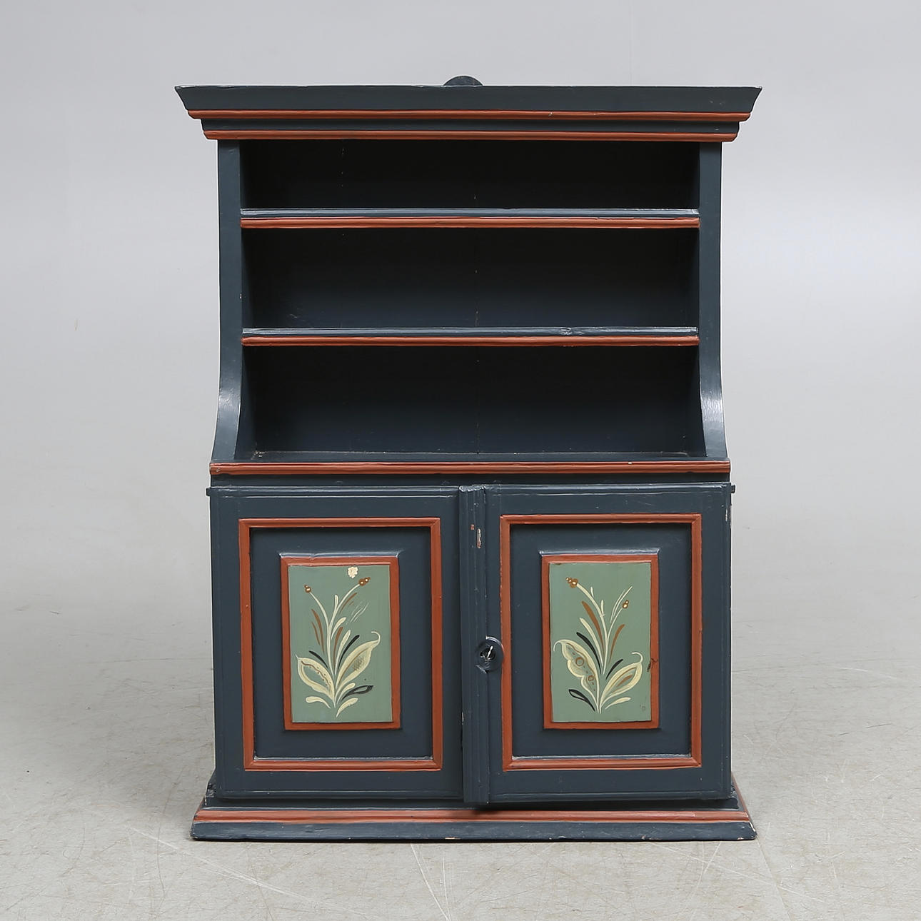 VÄGGSKÅP, med hylla, allmoge, 1800-tal.