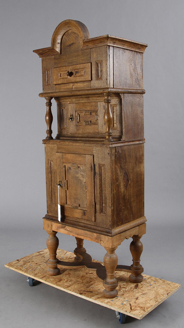 STOLPSKÄNK. Skåne 1700-tal.