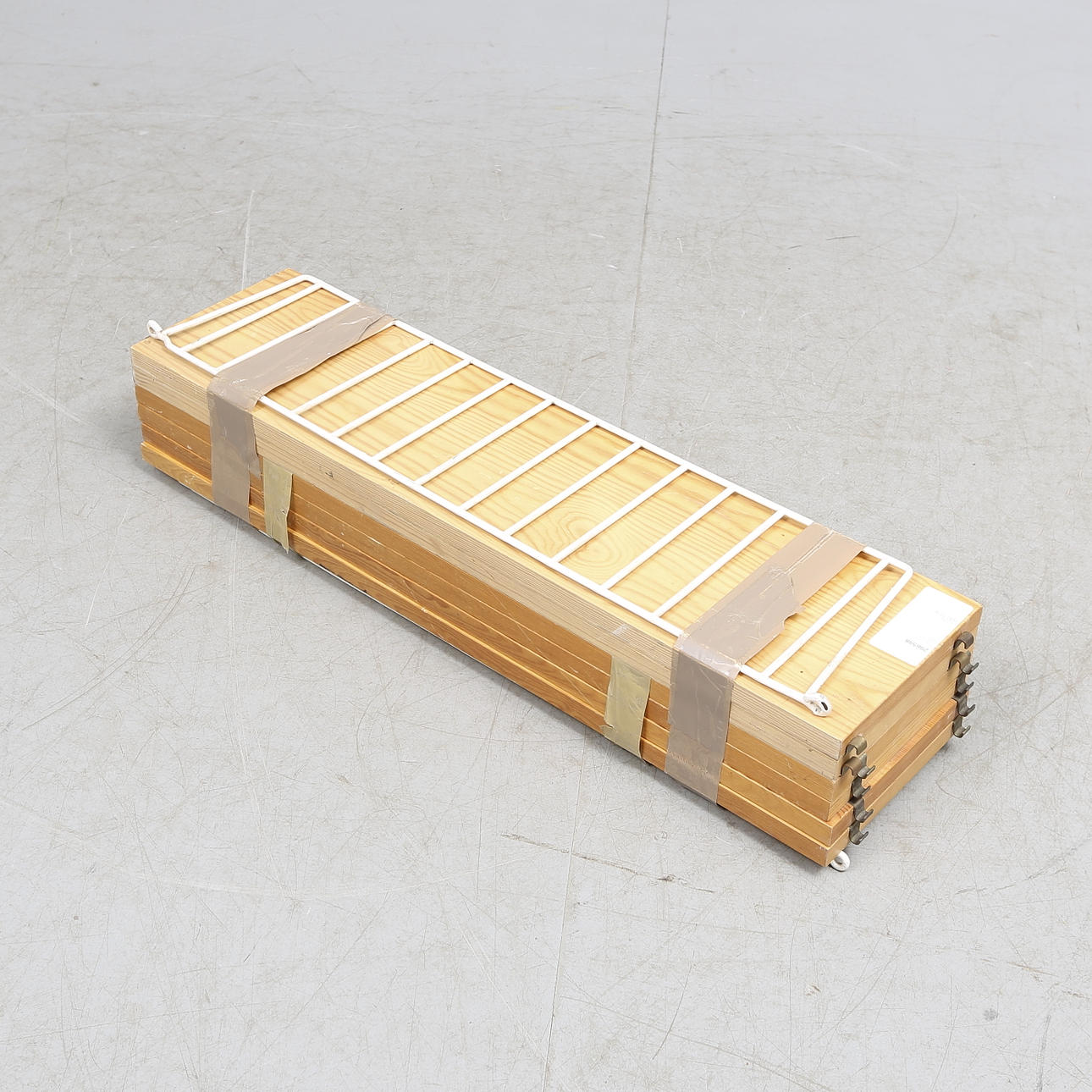 VÄGGHYLLA, typ string, 6 hyllplan.