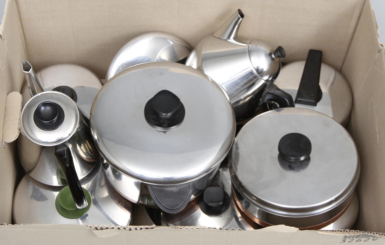 KASTRULLER och KAFFEKANNOR,10 st, rostfritt, Nils Johan.