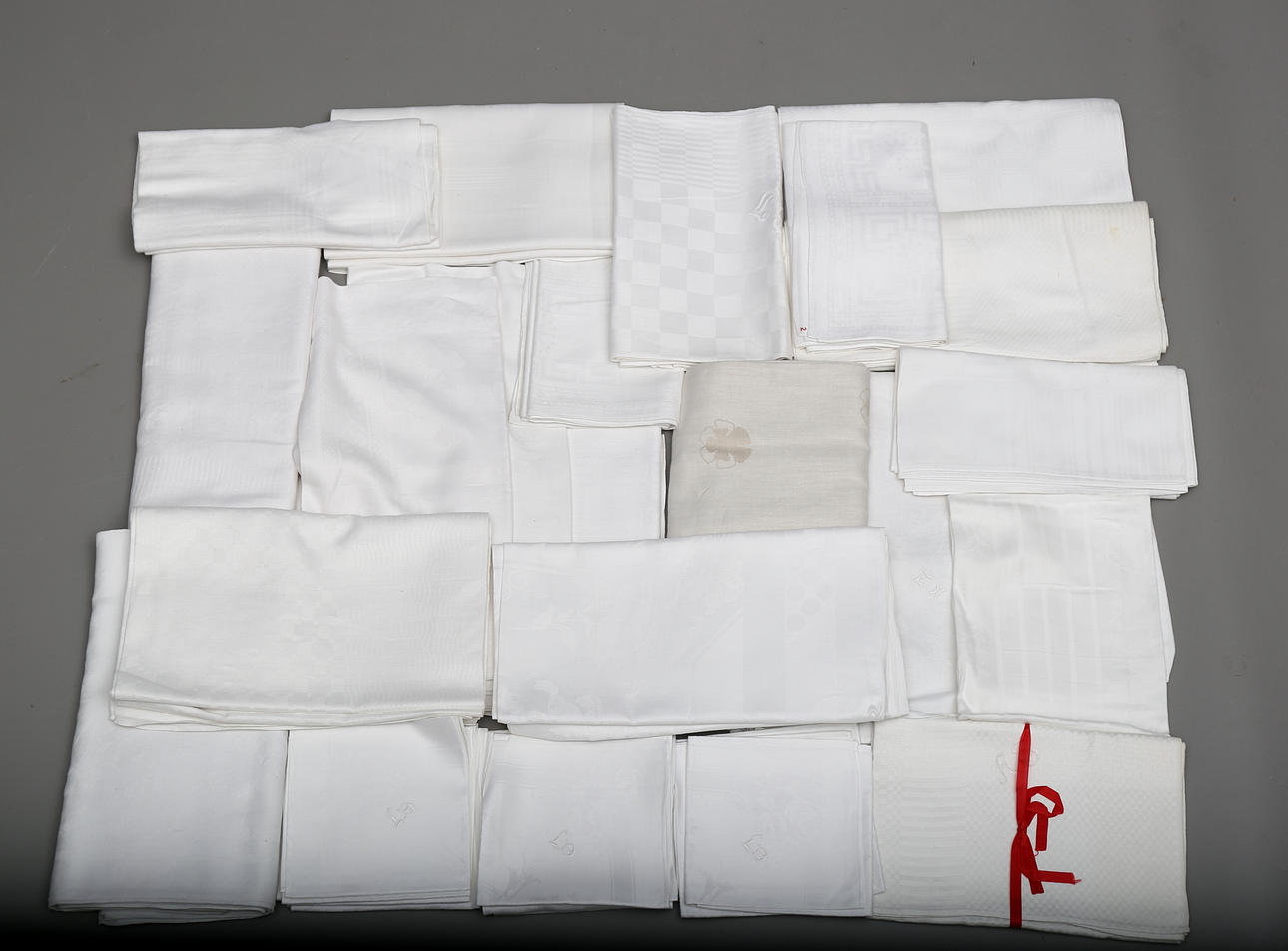 PARTI DUKAR/SERVETTER i linne och bomull.