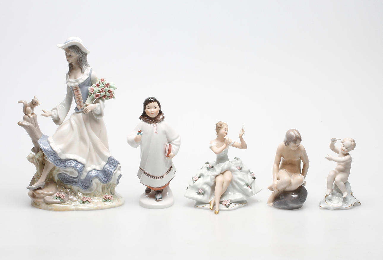 FIGURINER, 5 st. Porslin. Royal Copenhagen, Tengra med mera 1900 tal.