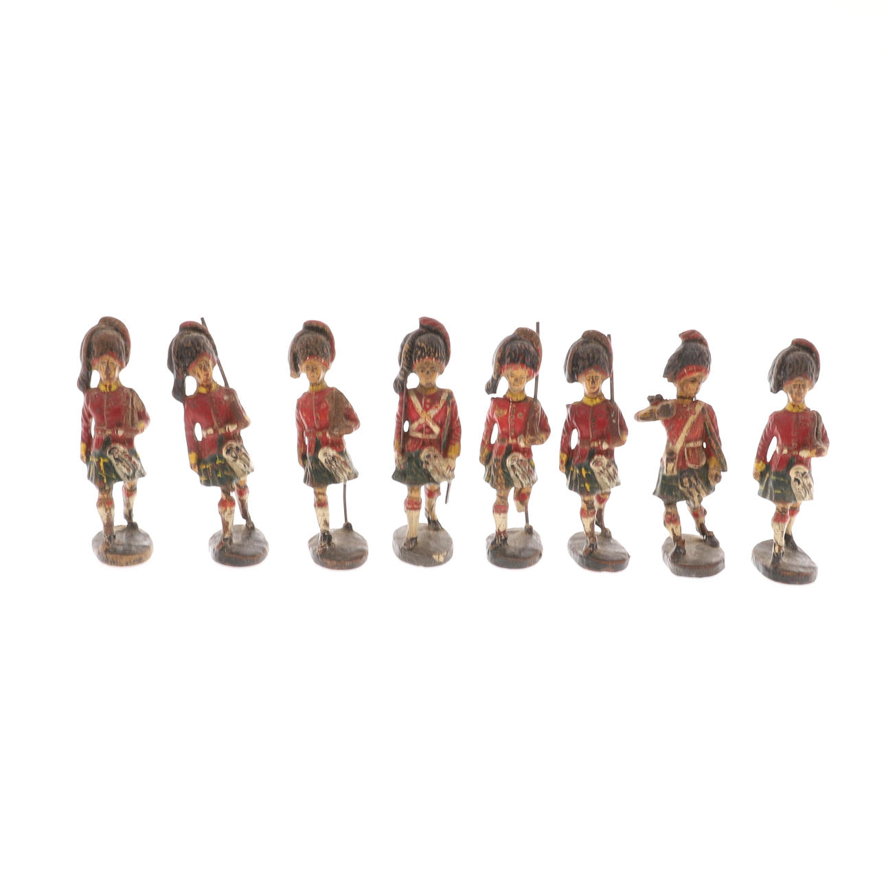 UNA COLECCIÓN DE OCHO FIGURAS DE ELASTOLIN GORDON HIGHLANDERS.