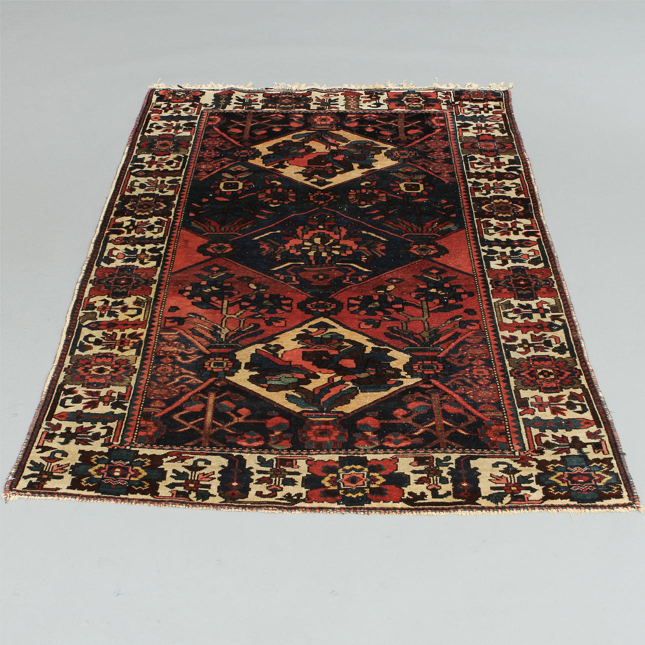 ORIENTALISK MATTA, semi-antik Bachtiari, Persien, 200 x 137 cm.