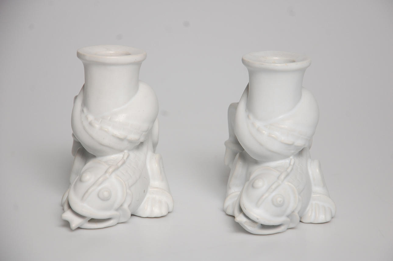 WILHELM KÅGE. Drakvalpar,1 par ljusstakar, cararragods, stämpelsignerad Kåge, numrerade 14, studiohand, Gustavsberg.