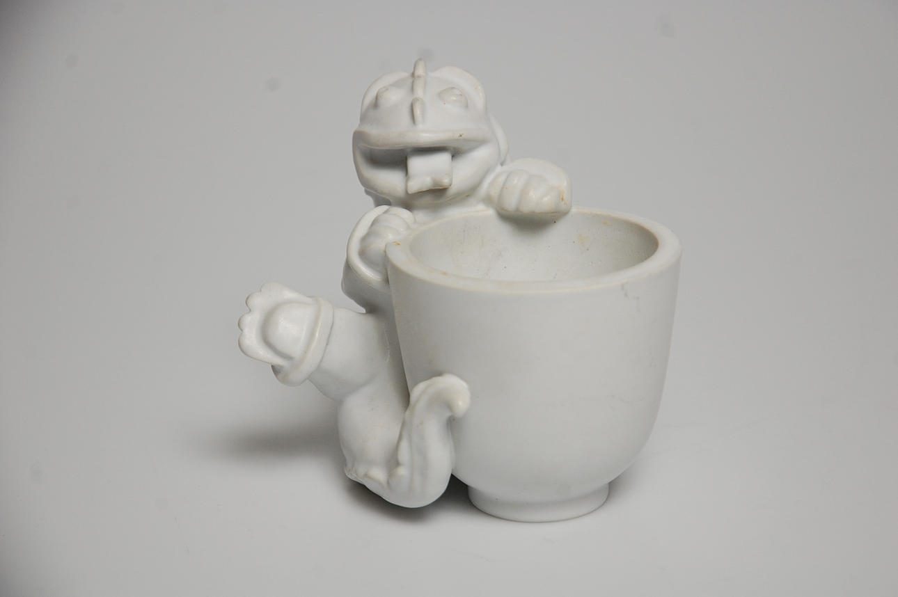 WILHELM KÅGE. Drakvalp, carraragods, stämpelsignerad Kåge, numrerad 15, studiohand, Gustavsberg.