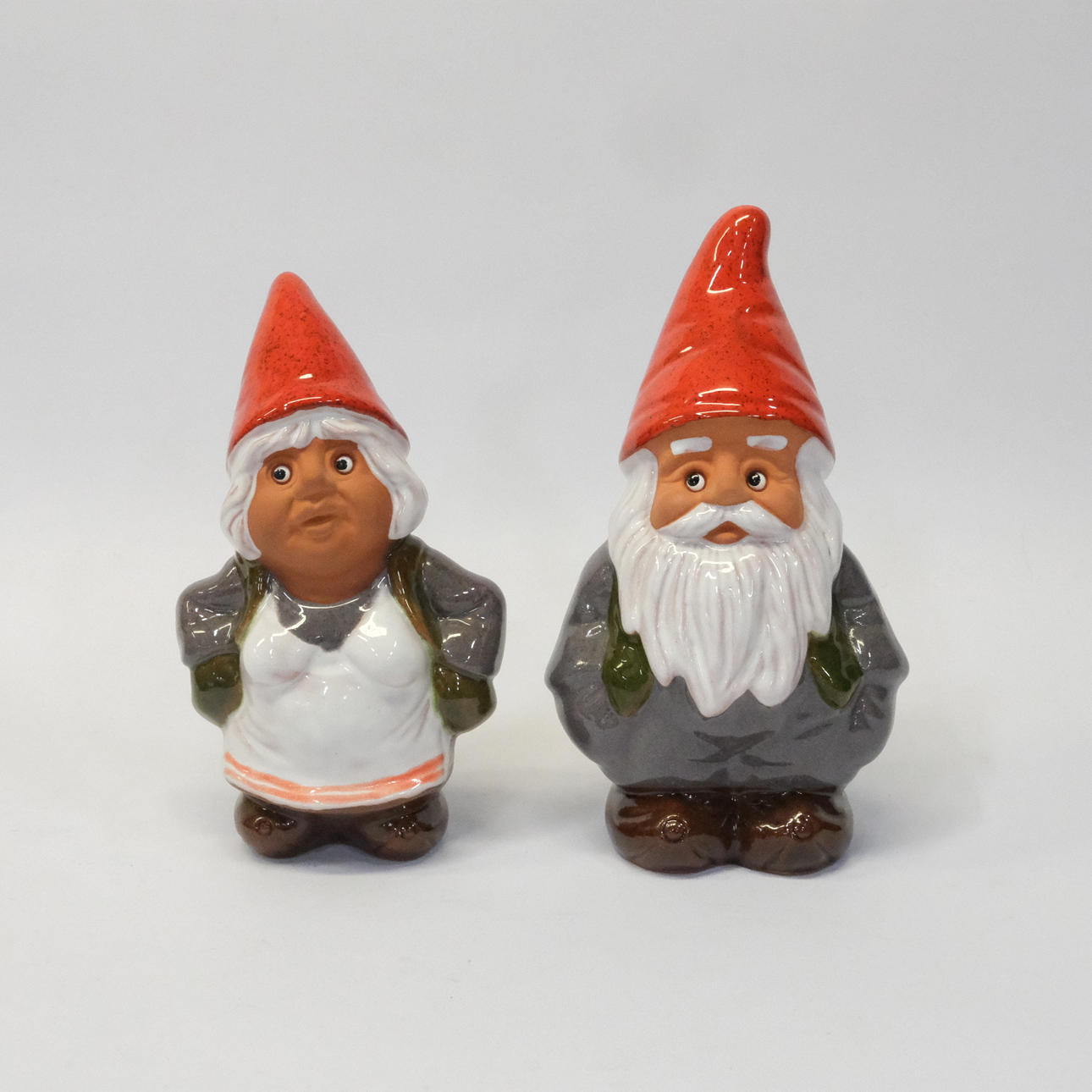 ROLF BERG. DOS FIGURAS. ABUELOS Y ABUELA.