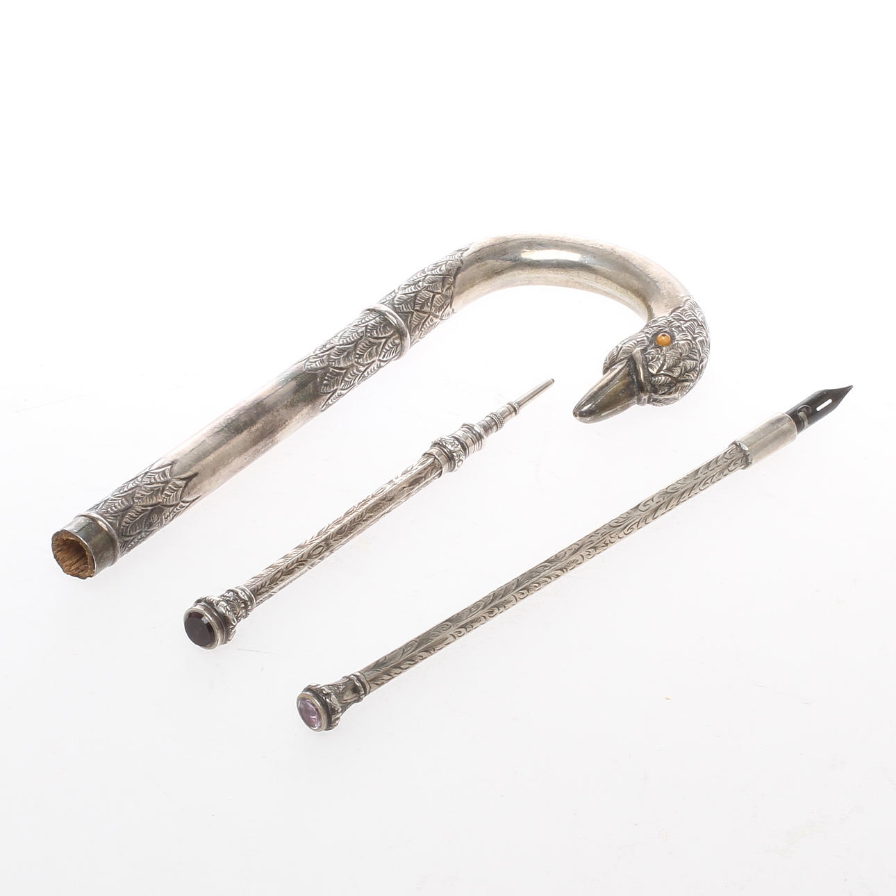 PARAPLYHANDTAG samt PENNOR, 3 delar, silver, 1800/1900-tal.