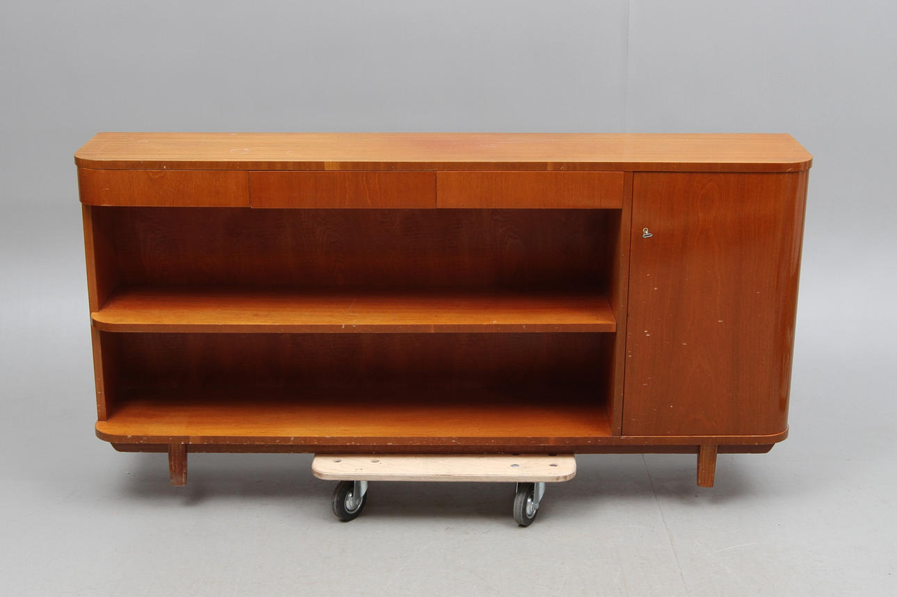 BOKHYLLA, med skåpsdel, omkring 1900-talets mitt.