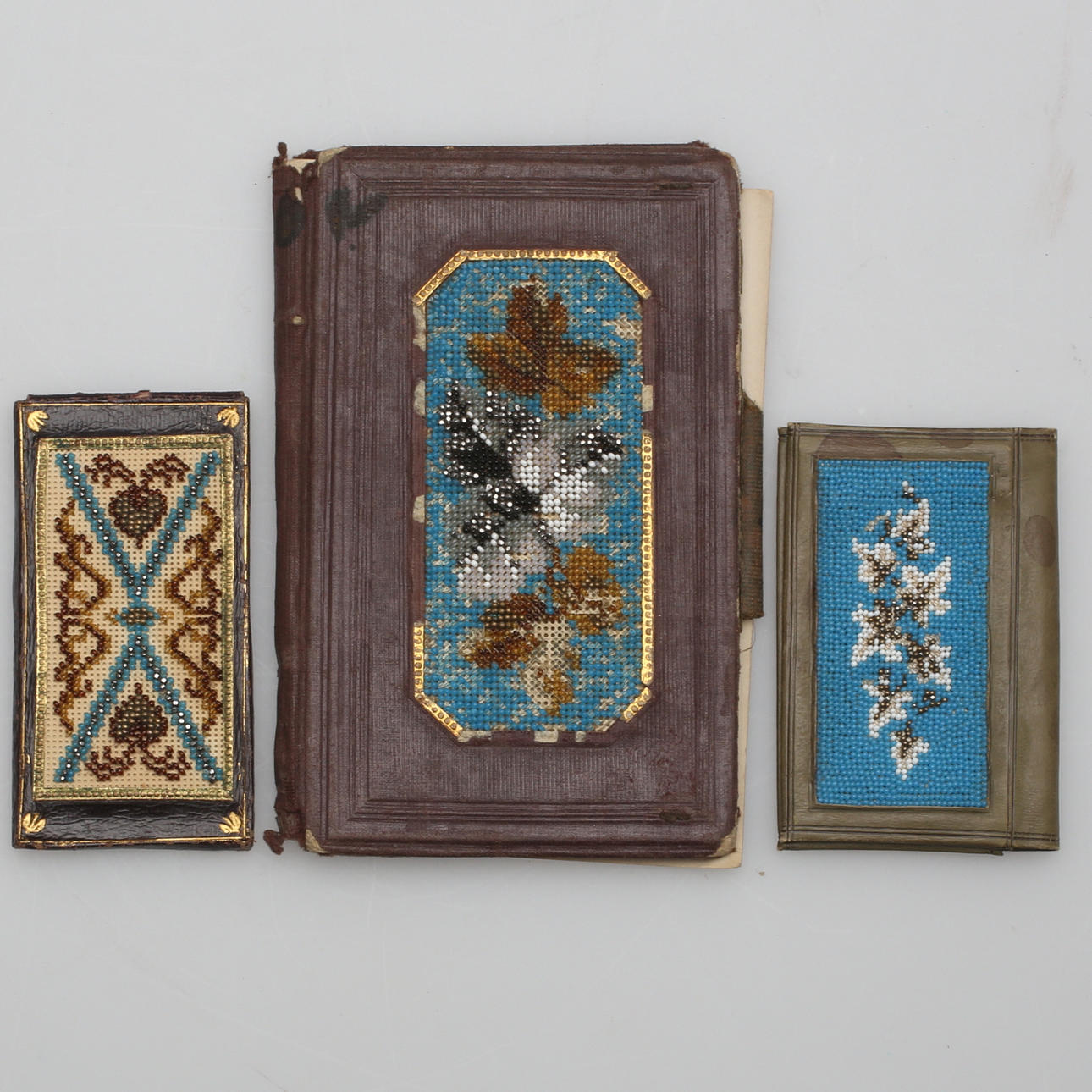 DIVERSE PÄRLBRODERI, 6 delar, 18/1900-tal.