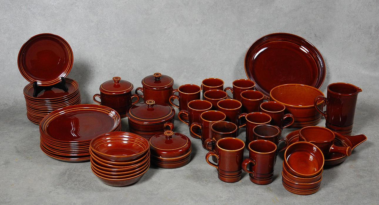 MATSERVIS, ca 61 delar " Rustik " Britt Louise Sundell, Gustavsberg.