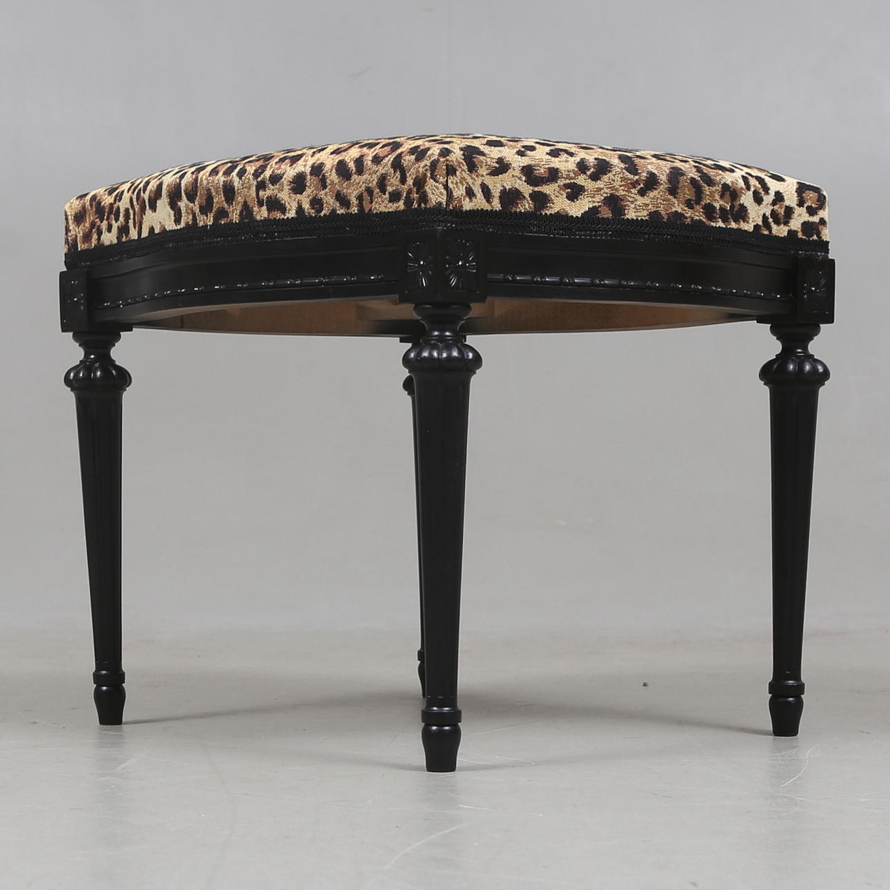 TABURETT, gustaviansk stil, 1900-tal.