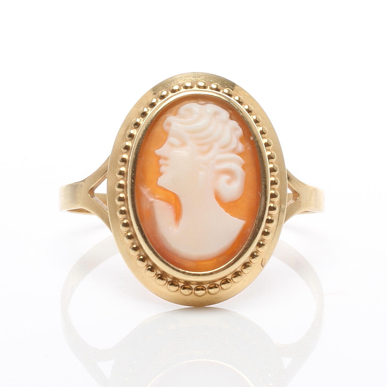 RING, 18k guld med caméarbete, Sävsjö Guldsmeds AB Sävsjö 1996.