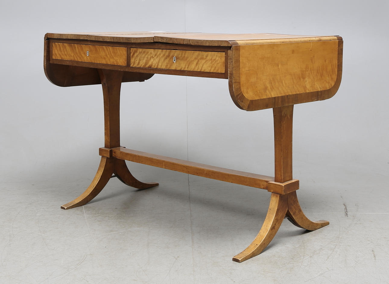 BORD MED LÅDOR, senempir, 1800-talets mitt.