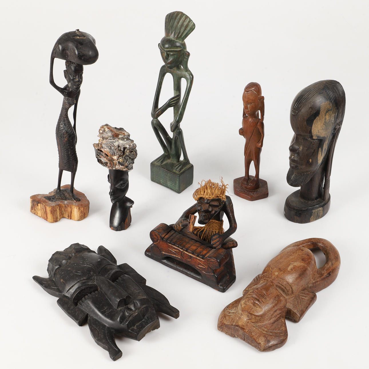 FIGURAS, 8 piezas, madera tallada, África.