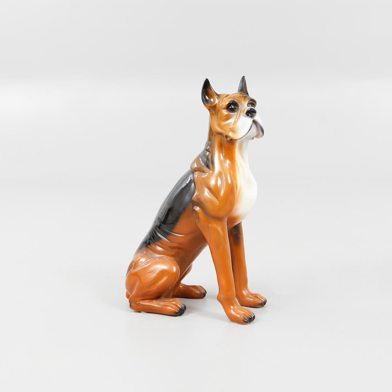 FIGURA DE PISO, perro, plastilina.