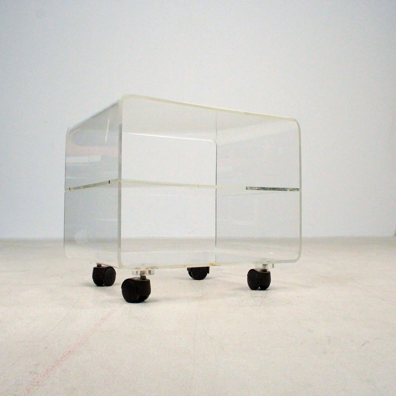Phonowagen aus Acrylglas.