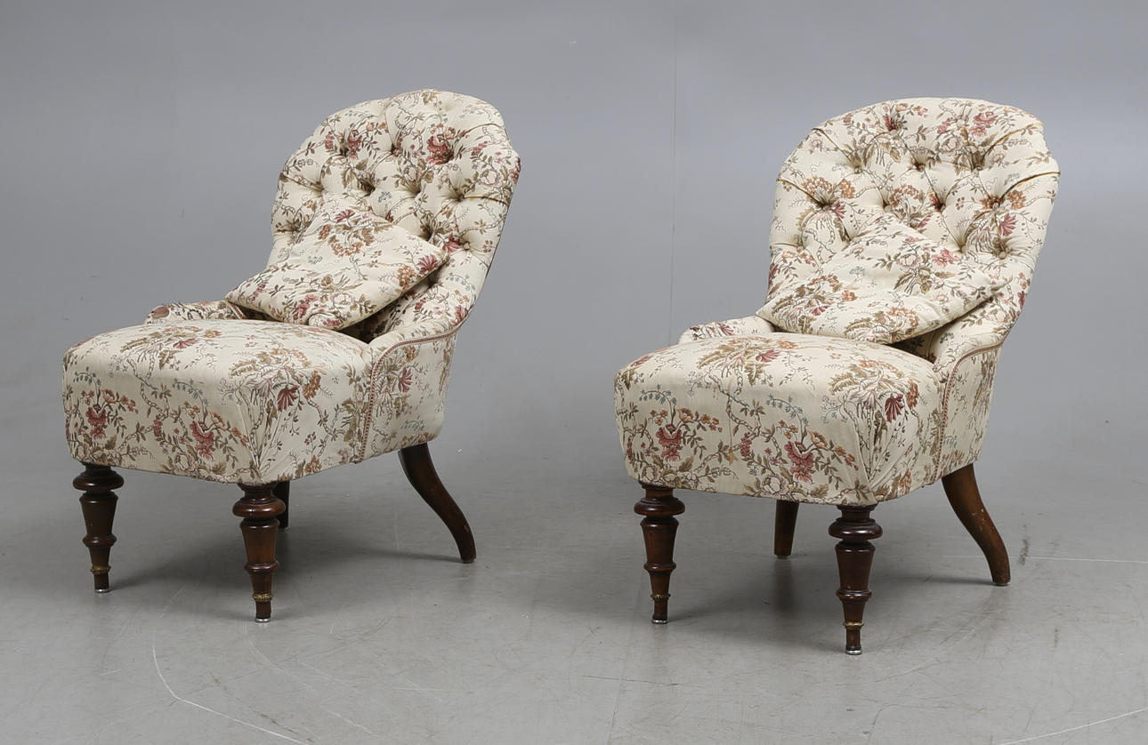 FÅTÖLJER, ett par, nyrokoko, omkring 1900.