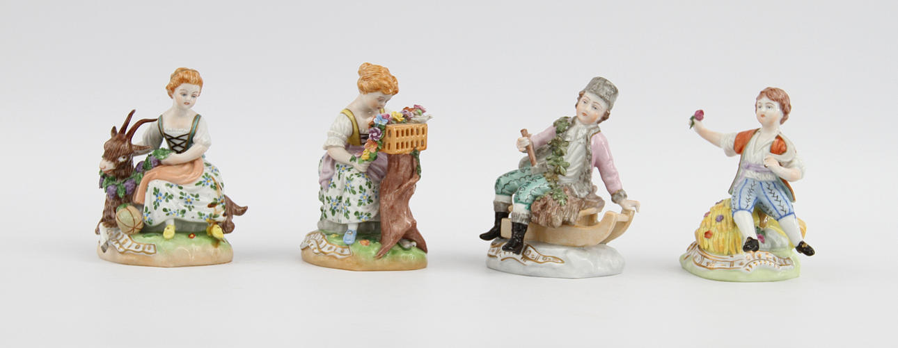 PORSLINSFIGURER. 4 st. Dresden, polykroma färger.