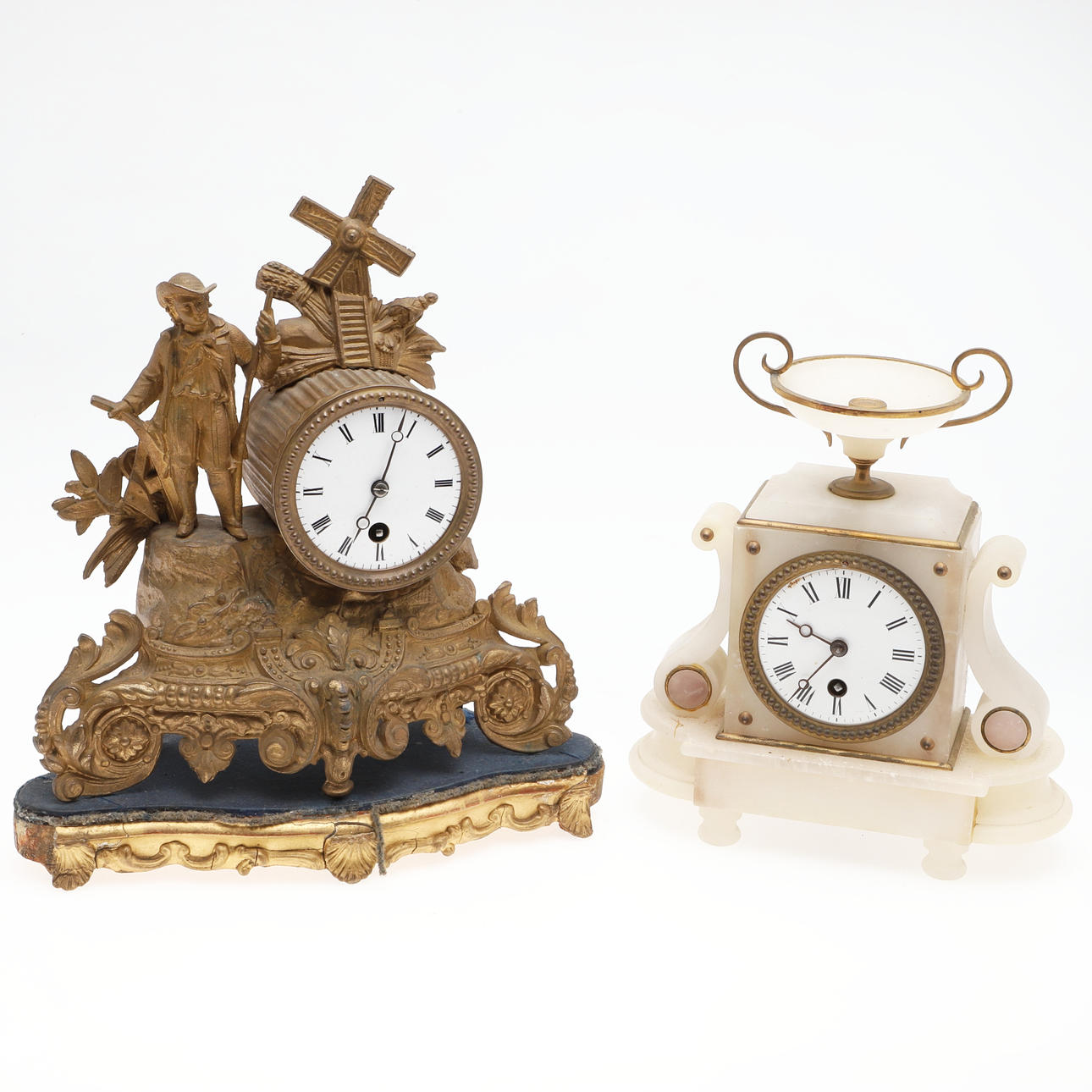 A 19TH CENTURY FRENCH ALABASTER MANTEL CLOCK.