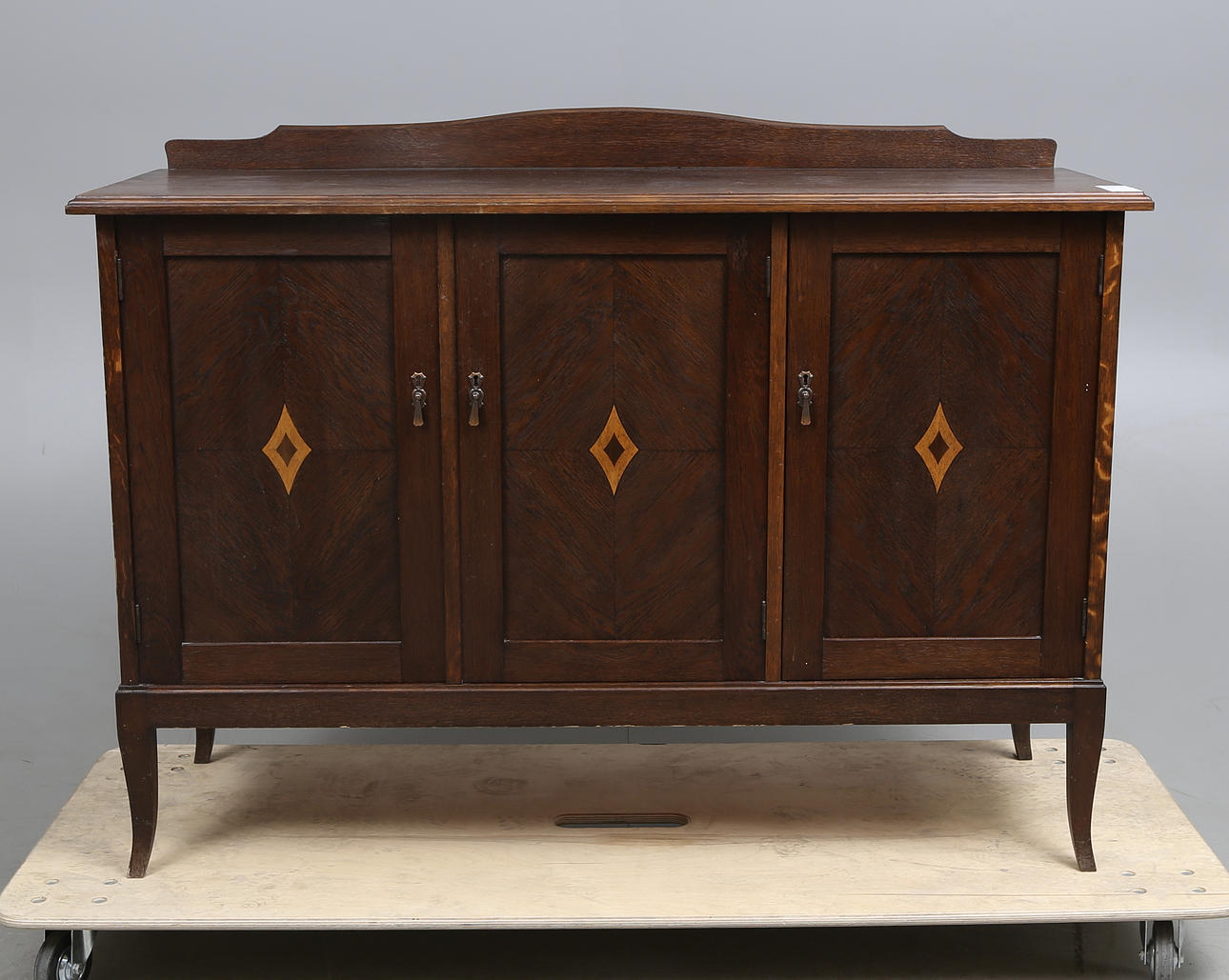 SIDEBOARD, 1900-talets första hälft.