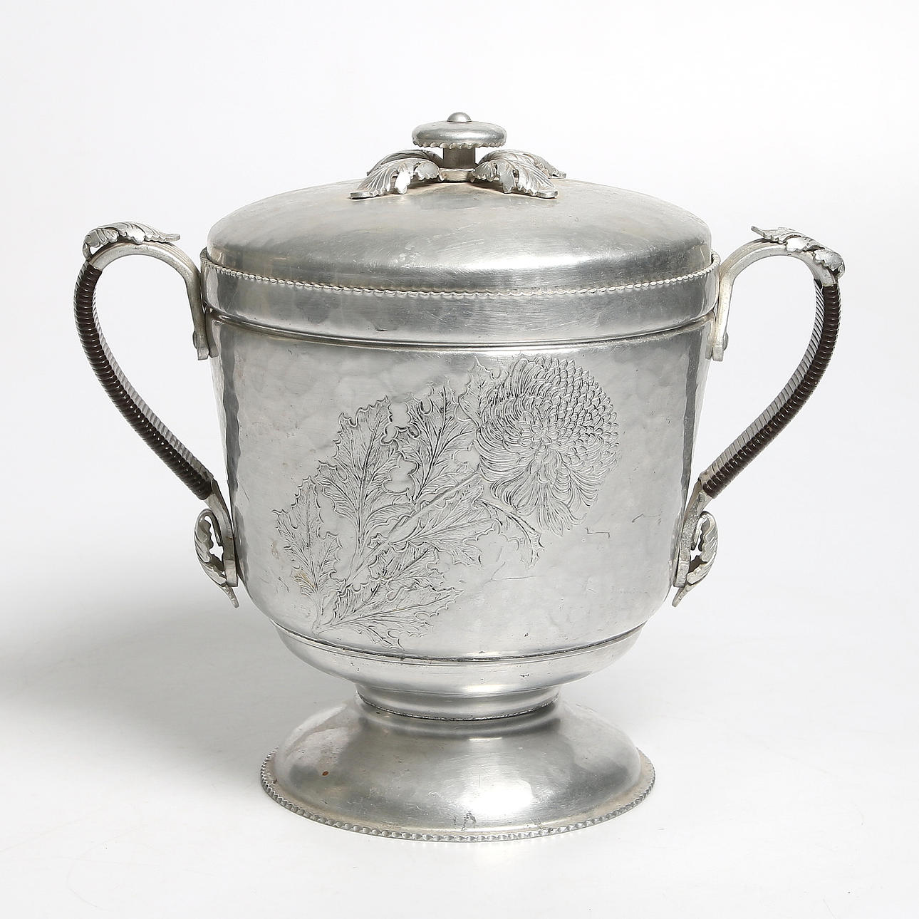 ISHINK, hamrad aluminium, "Silverlook". 1900-tal.