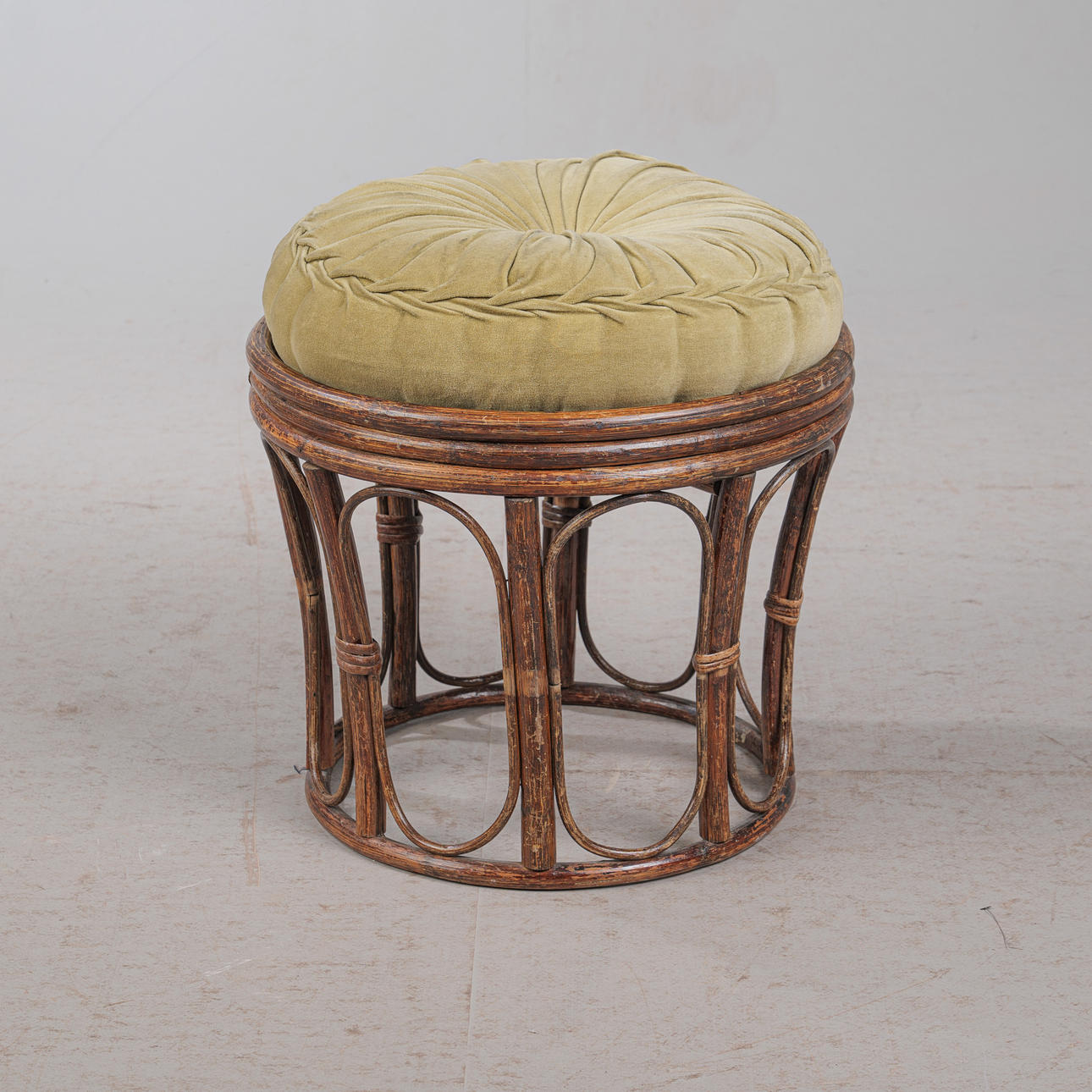 Rottinkijakkara / jakkara, rottinki, kangas.