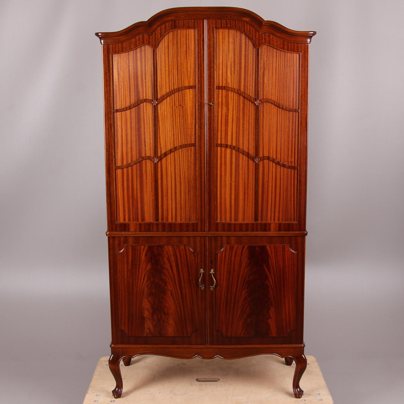 MATSALSSKÅP, rokokostil, Möbelbolaget, Tranås, 1900-talet mitt.