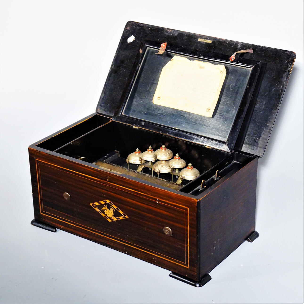 MUSIC BOX, plays 8 melodies.