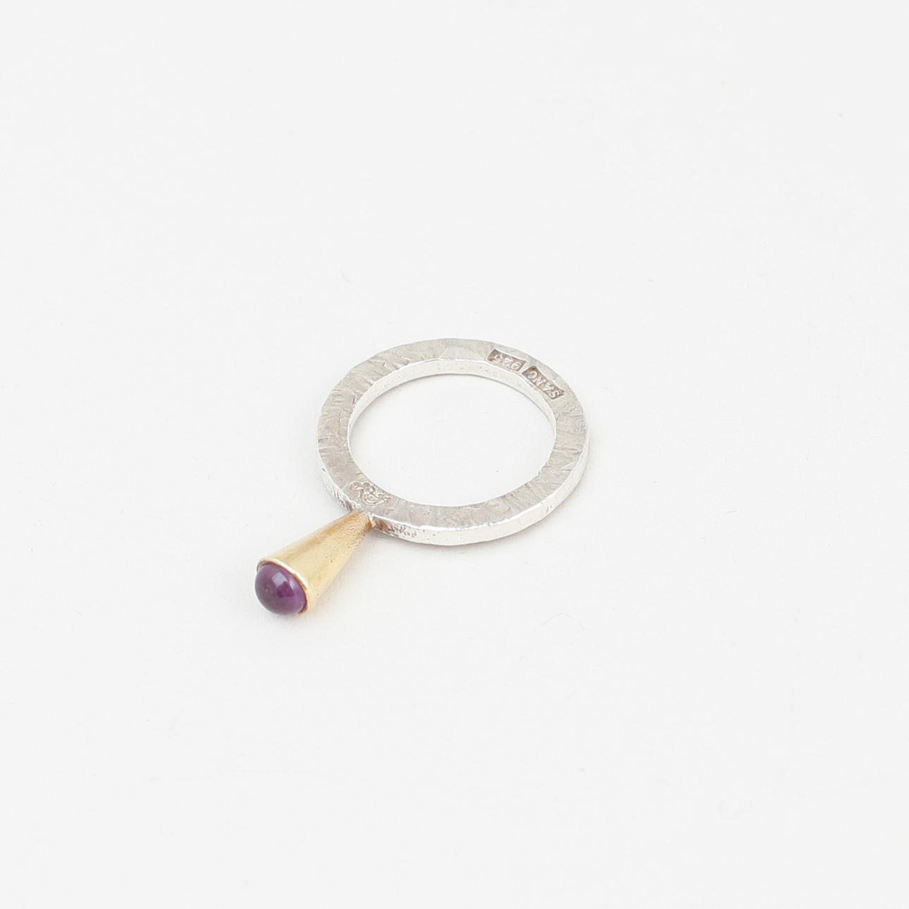 RING, Sandberg, "Storstrut", silver, gold and amethyst.