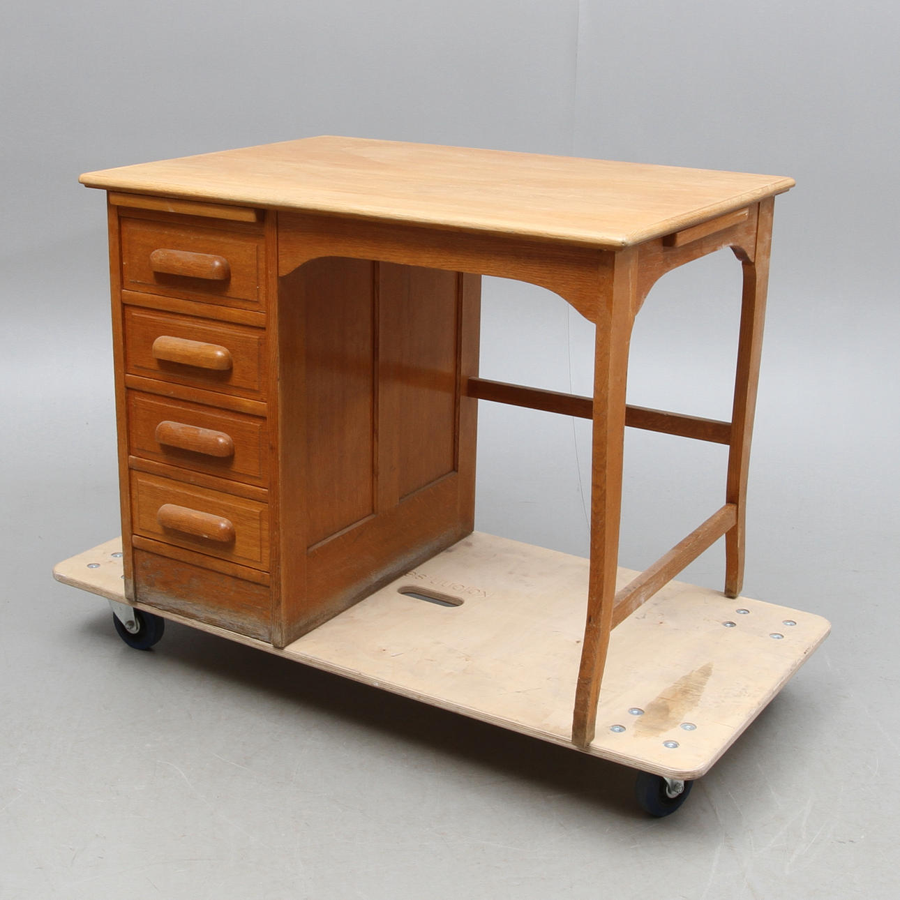 SKRIVBORD, med hurts, ek, 1910/20-tal.