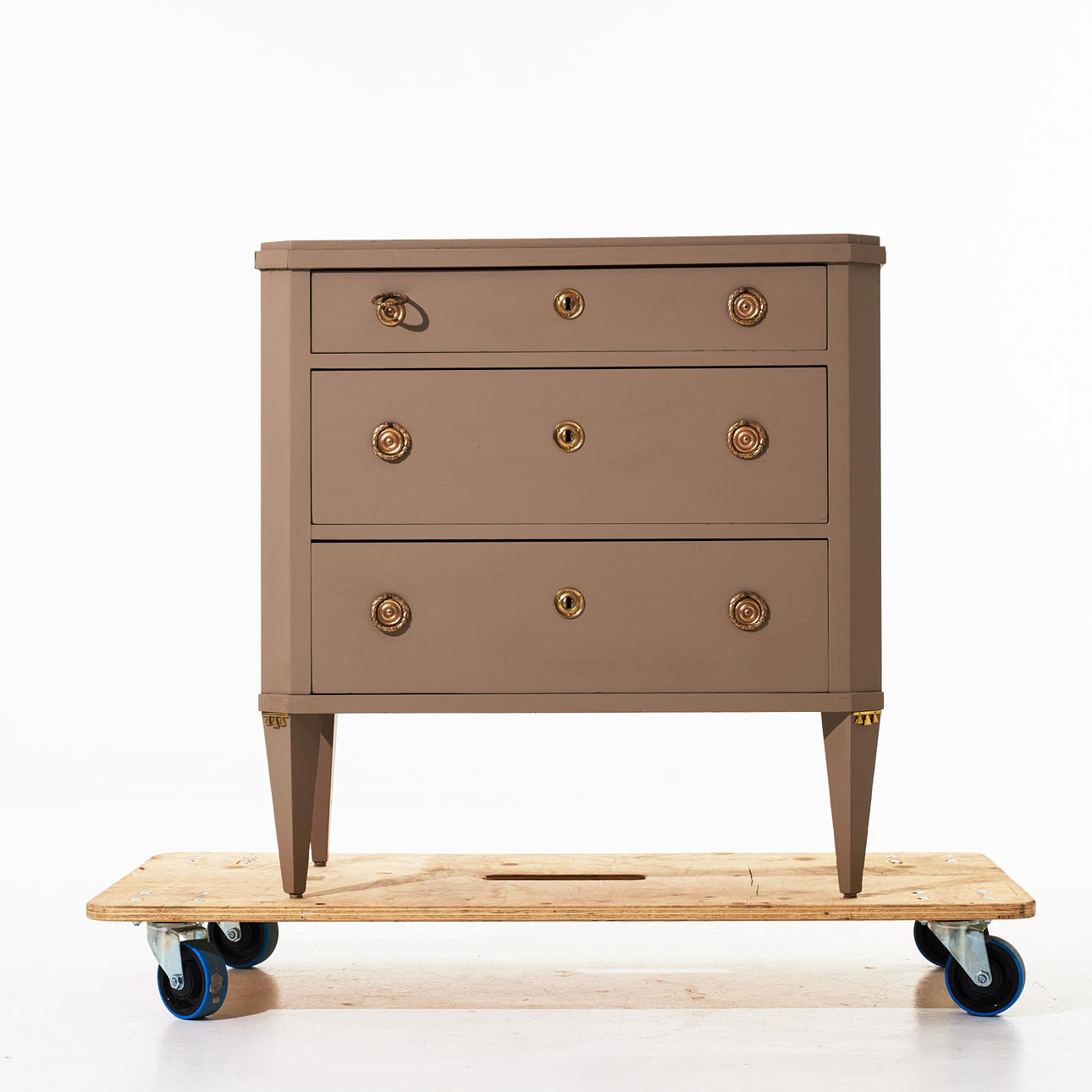 Kommode, ca. 1900, 3 skuffer, messingbeslag, malet.