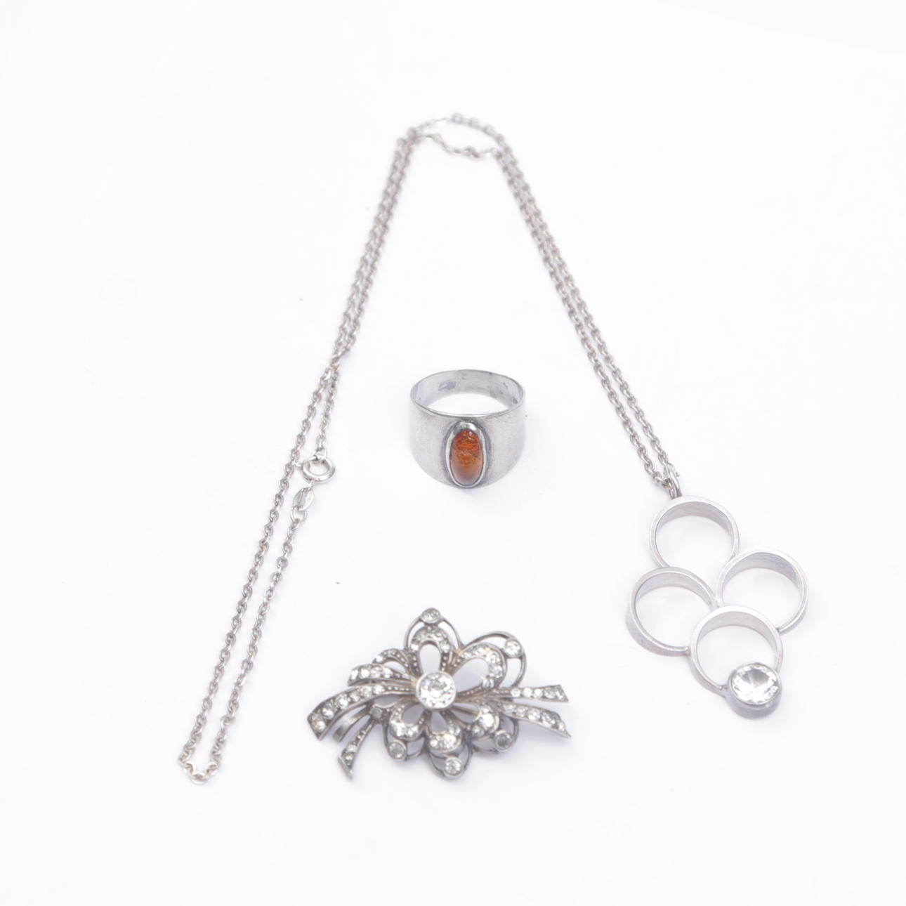 SORMUS, rintakoru, kaulakoru, hopea.