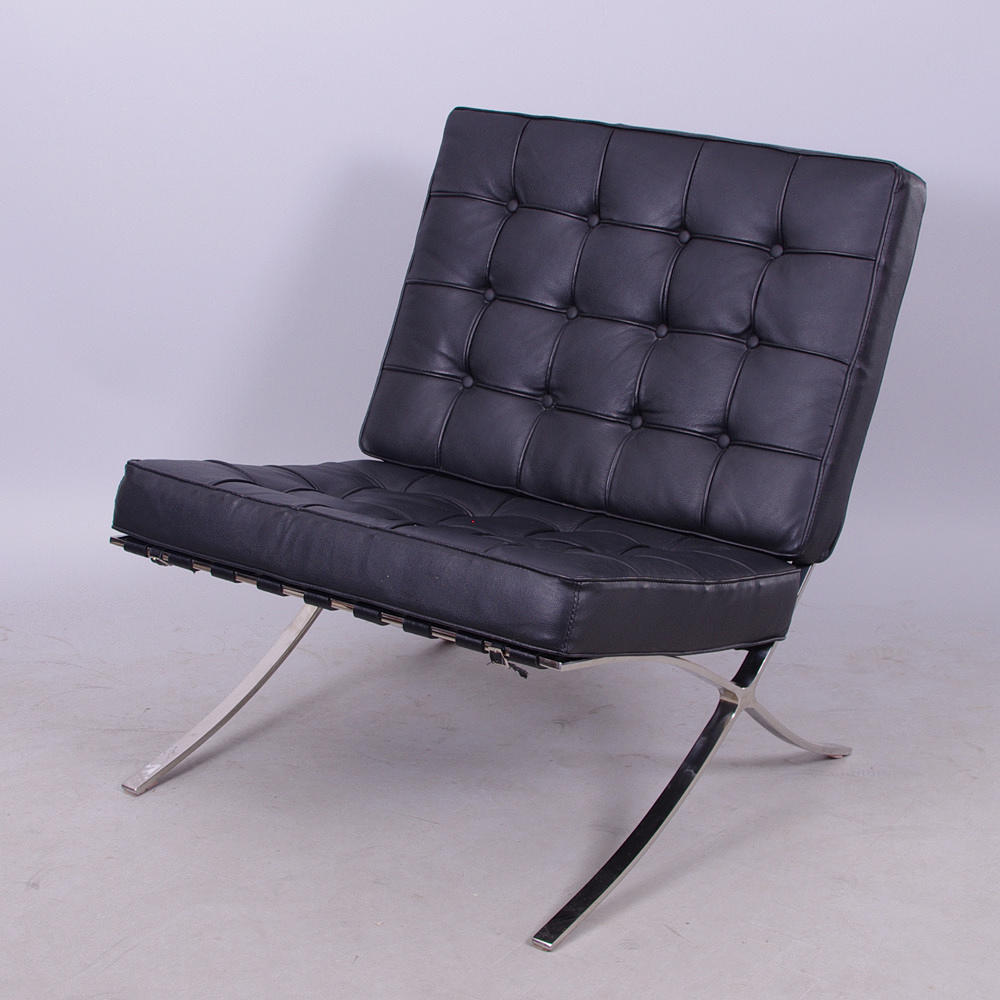 FÅTÖLJ, efter Mies van der Rohe.