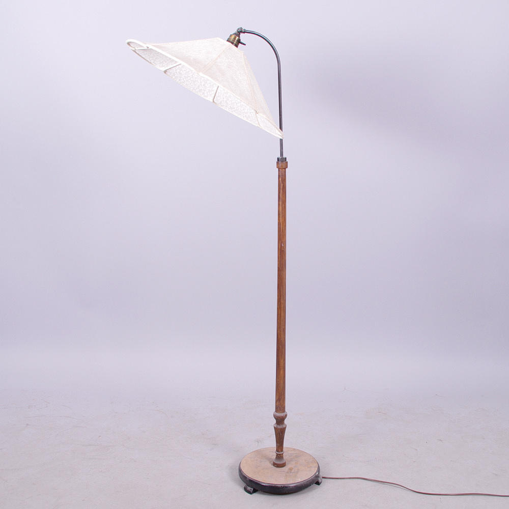 GOLVLAMPA, 1900-talets första hälft.