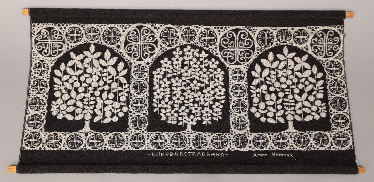 ANNE NÖMRAK. VÄV, bonad "Körsbärsträdgård".