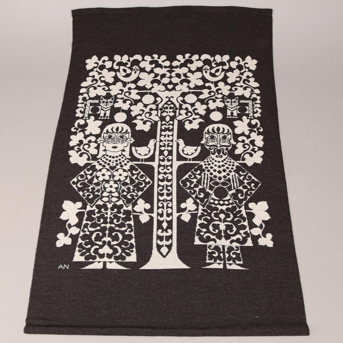 ANNE NÖMRAK. Väv, bonad, monogramsignerad AN.