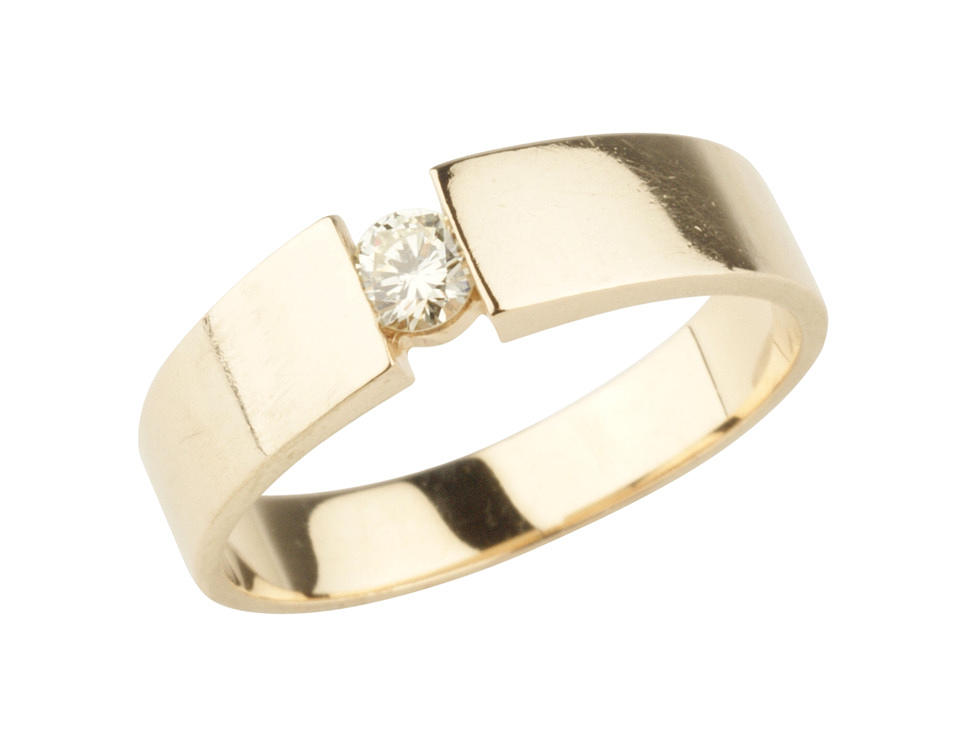 RING med 1 diamant ca. 0,15 ct 585 gult guld ca. 3,5 g.