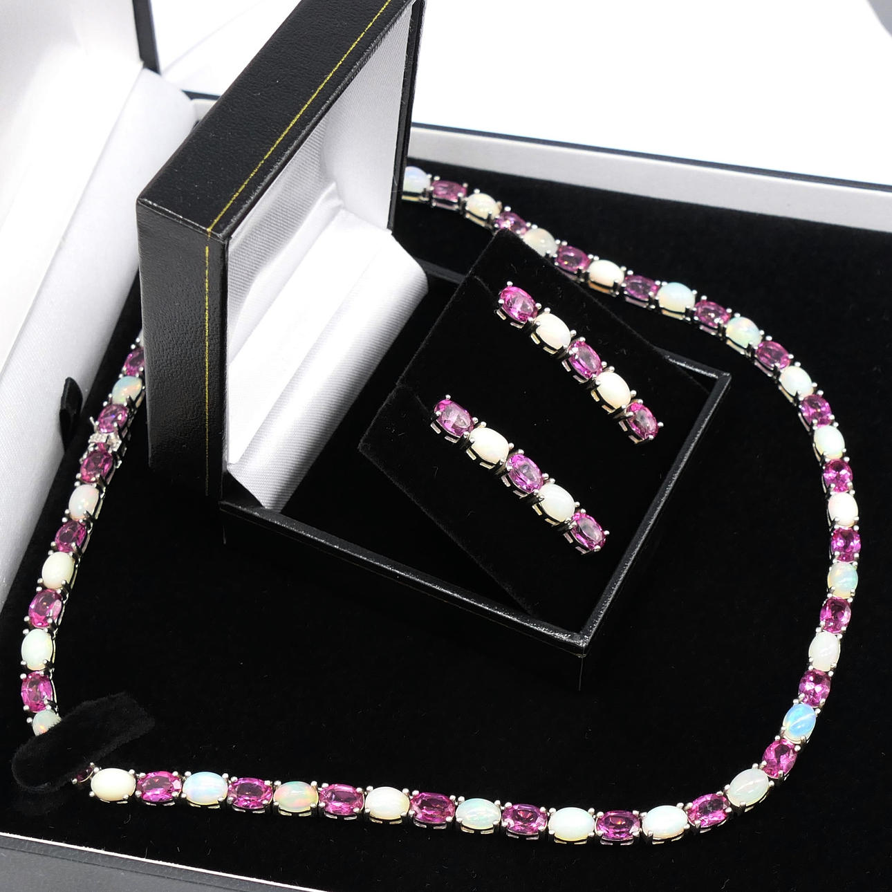 PINK TOURMALINE & OPAL halskæde & øreringe.