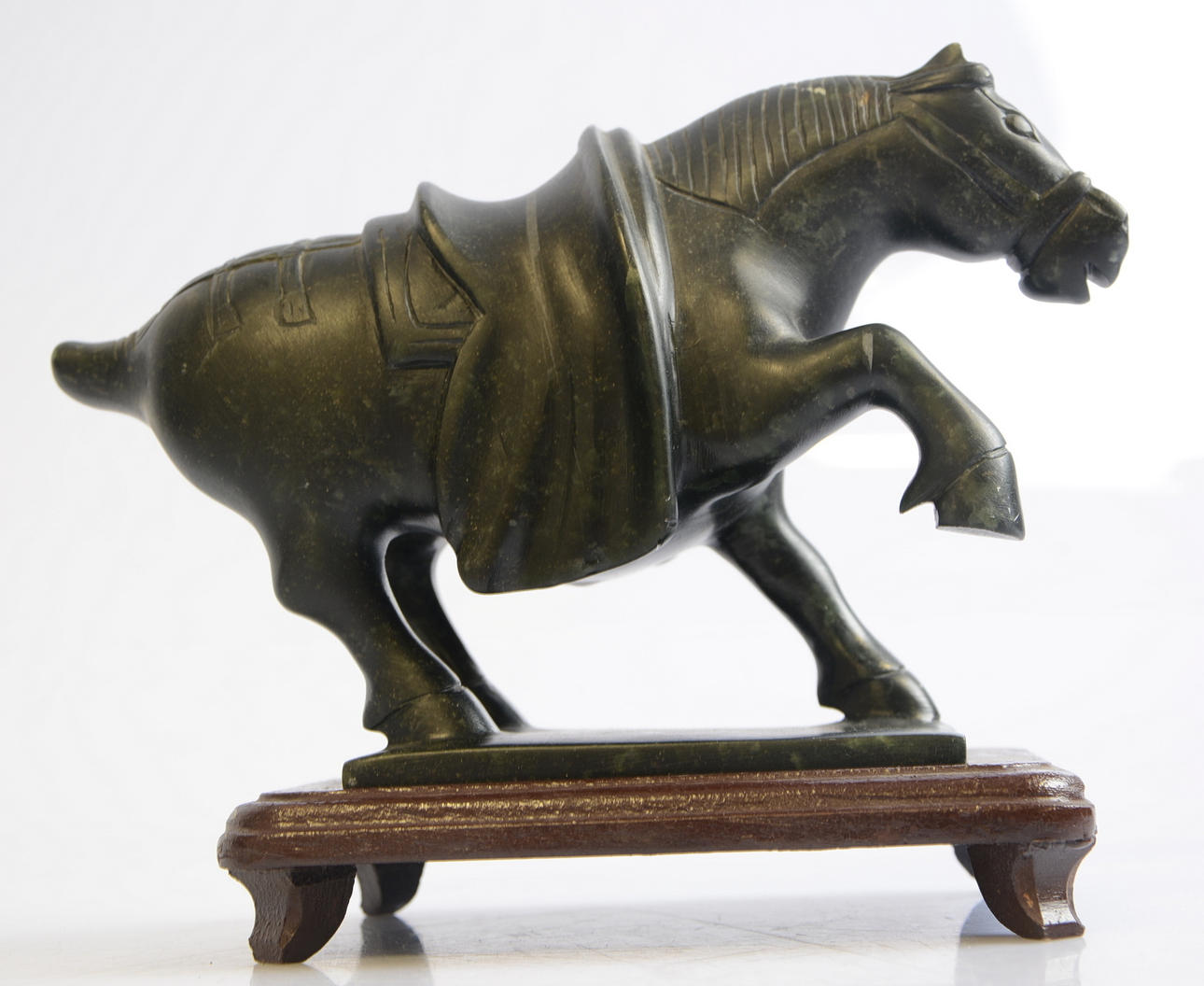 Skulptur, konststen, stående häst, kina, 1900-tal.