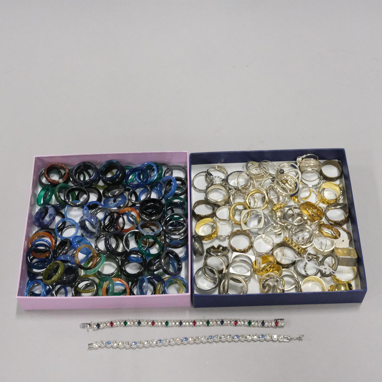 PARTI BIJOUTERIER, RINGAR, 220 DELAR.