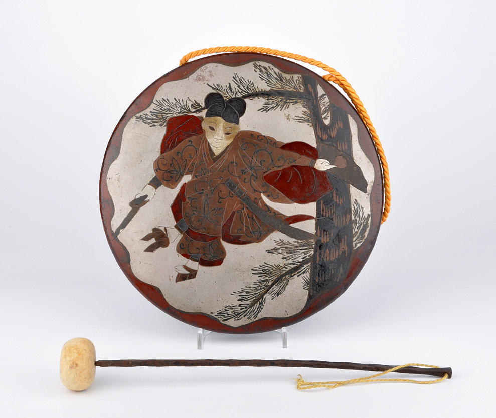 ASIATIKA - JAPAN. Gong med graverad dekoration Japansk samuraj.