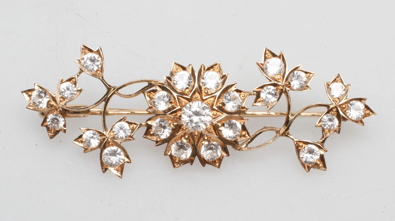 BROSCH, 14k guld med vita stenar, Jugend-stil, vikt ca 10,2 gram.