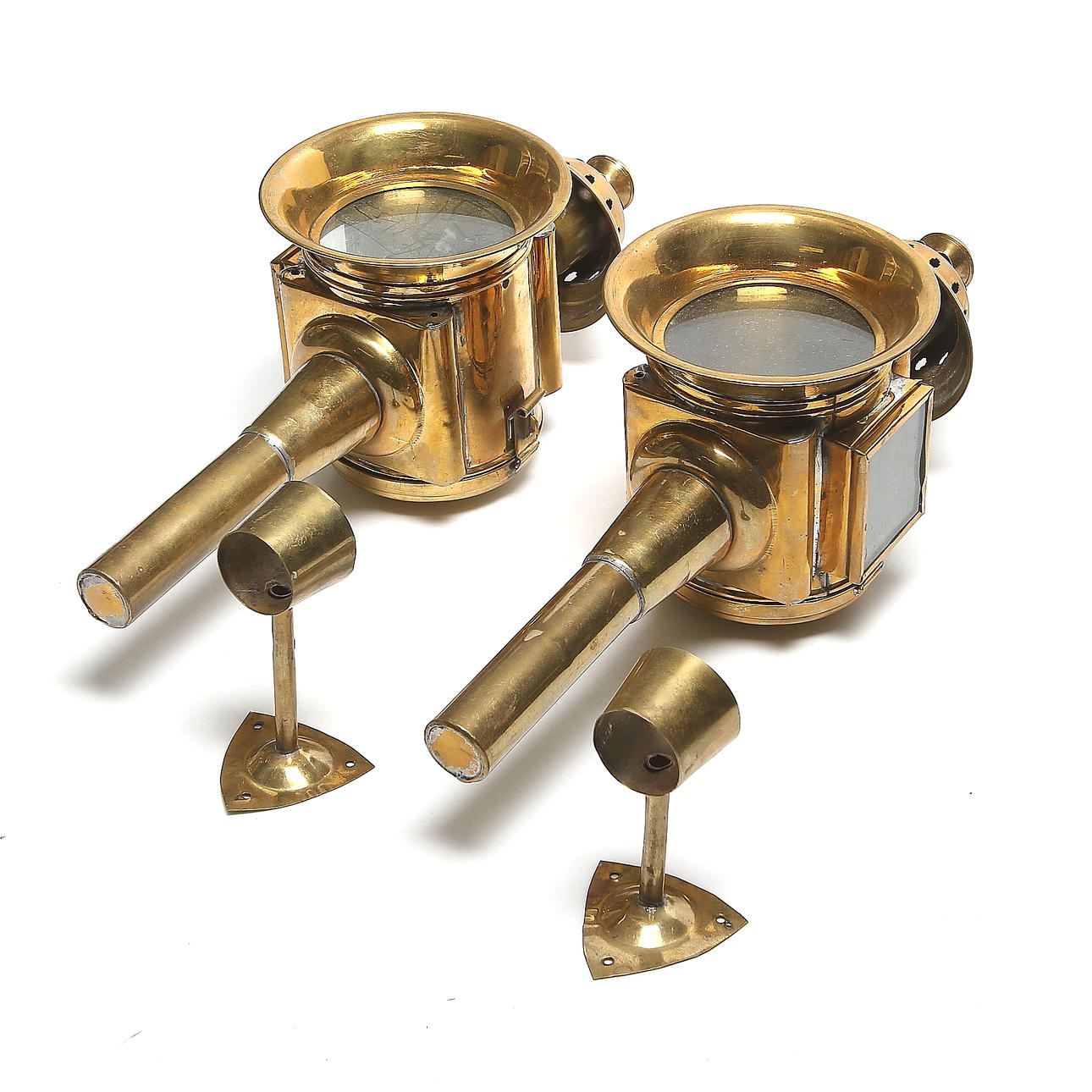 VAGNSLYKTOR, ett par, mässing och glas. 18/1900-tal.