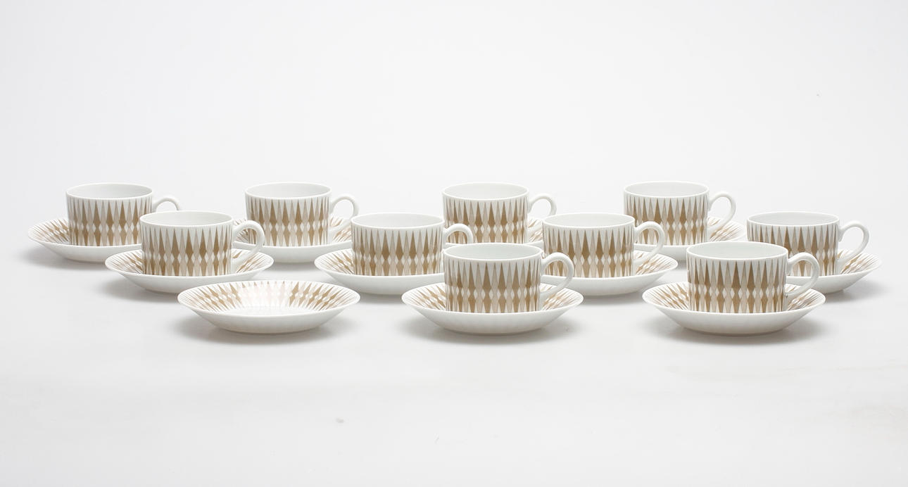 10 koppar med fat, porslin, Arabia, Finland.