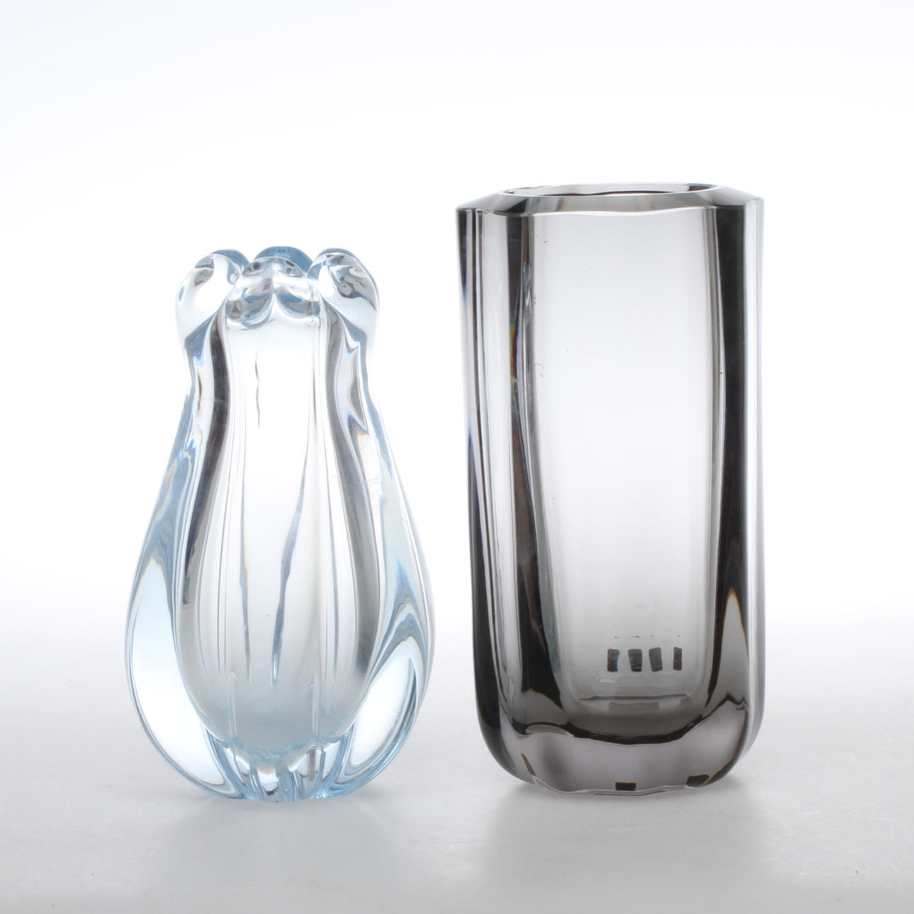 VASER, 2 st, glas, "Polaris", Vicke Lindstrand för Orrefors samt Strömbergshyttan, 1900-tal.